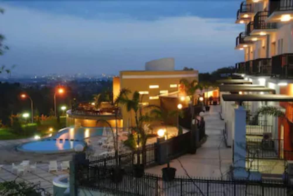 Marbella Suites Bandung Cimenyan Exterior foto